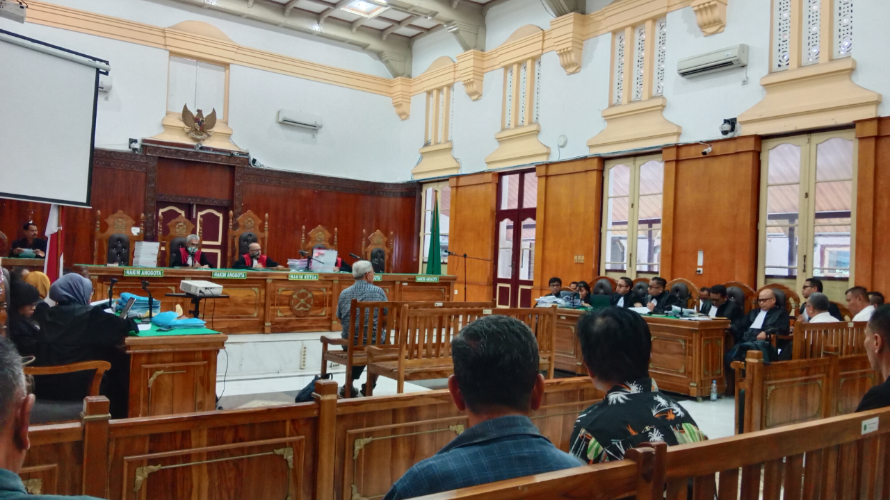 Hakim Tipikor Medan Tegur Penasihat Hukum Irwan Peranginangin dalam Sidang Korupsi Aset PTPN-Ciputra