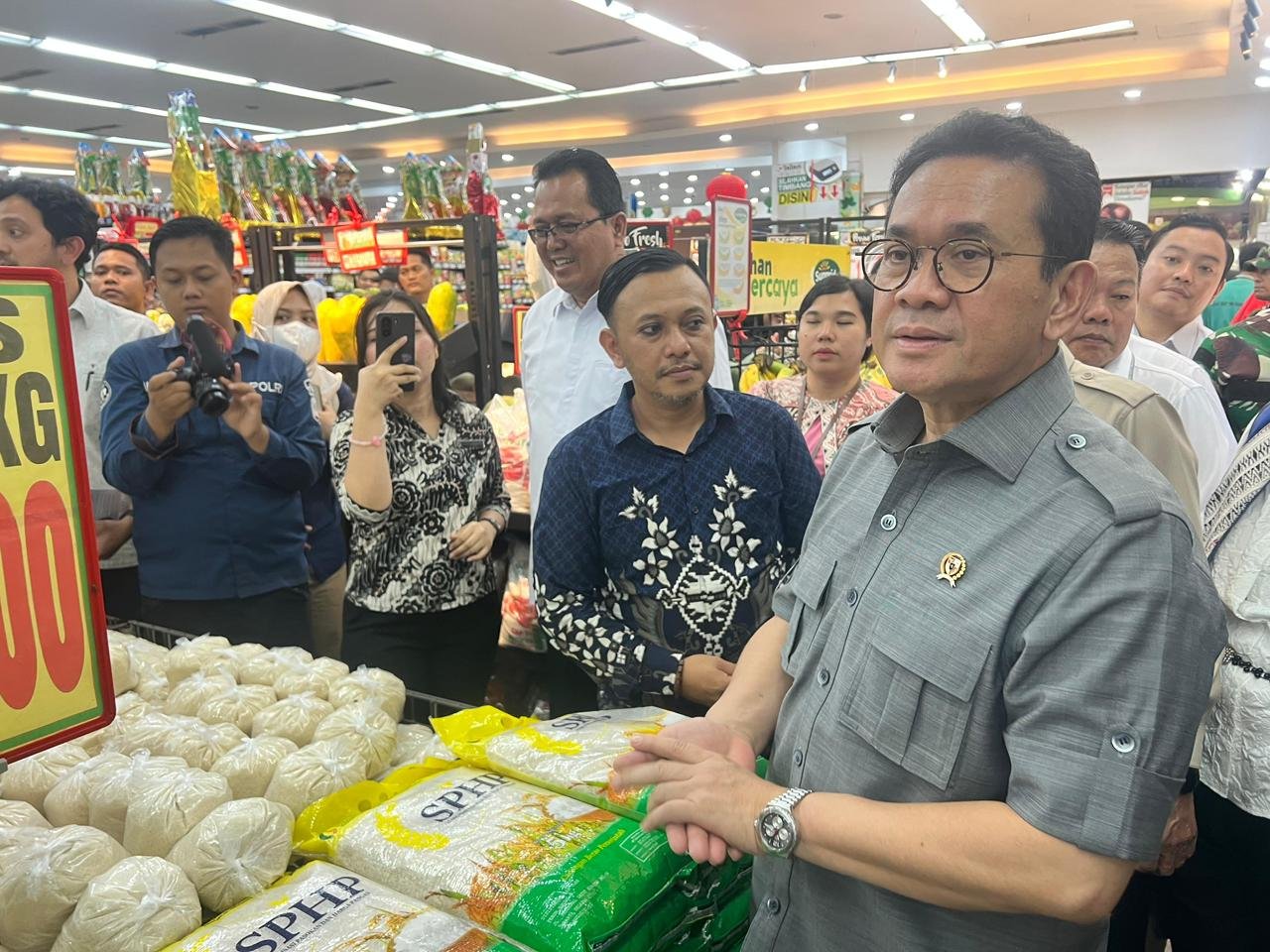 Bulog Sumut Dampingi Mendag RI Sidak di Pasar Gambir dan Ritel Modern Kota Tebing Tinggi