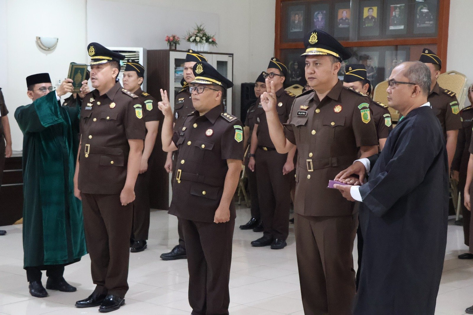 Kajari Medan Ridwan Sujana Angsar Lantik Tiga Kepala Seksi Baru di Kejari Medan