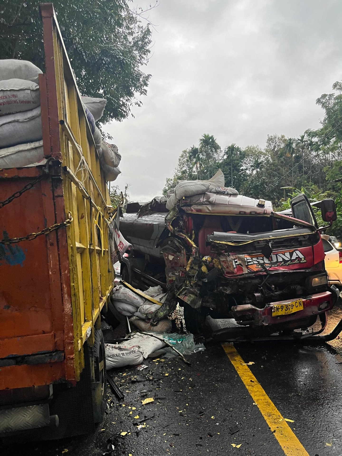 Kecelakaan di Sibolangit Deli Serdang, Mobil Tangki Tabrak Truk di Tikungan Cindelaras