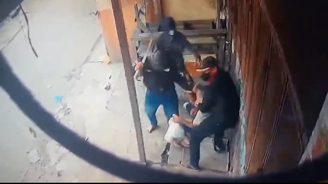Perampokan Warung Kelontong di Medan Belawan Terekam CCTV, Pemilik Alami Luka Bacok