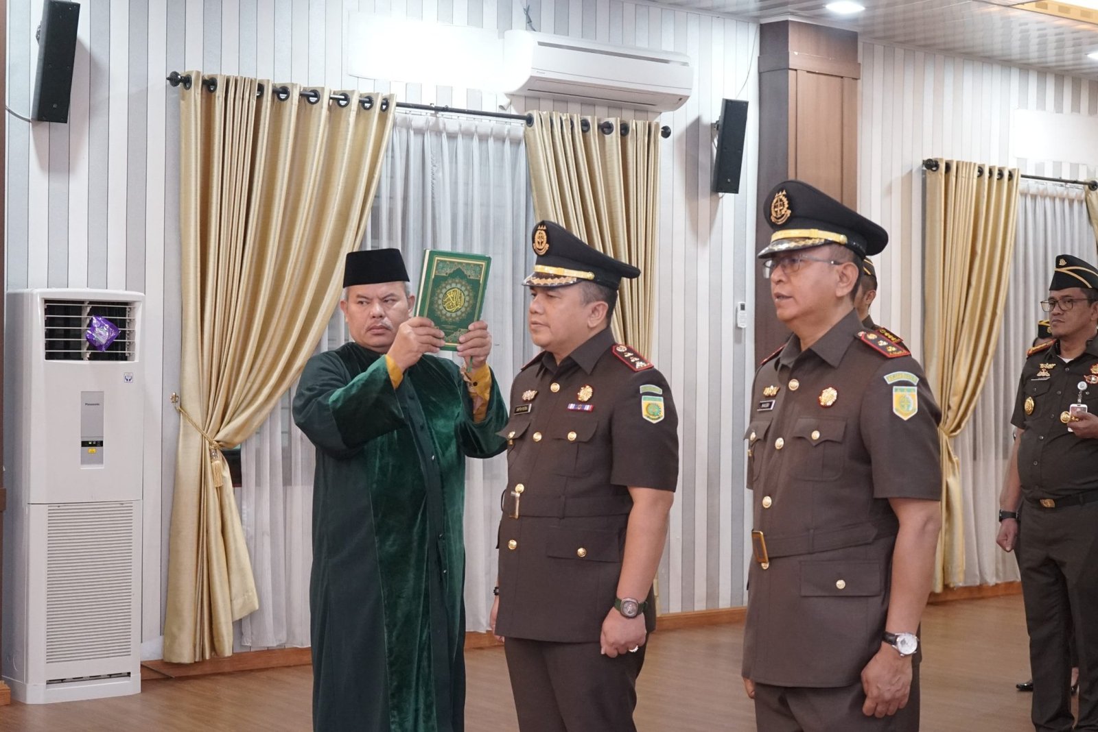 Kajati Sumut Harli Siregar Lantik Kajari Deli Serdang dan Padang Lawas, Tekankan Profesionalisme dan Soliditas