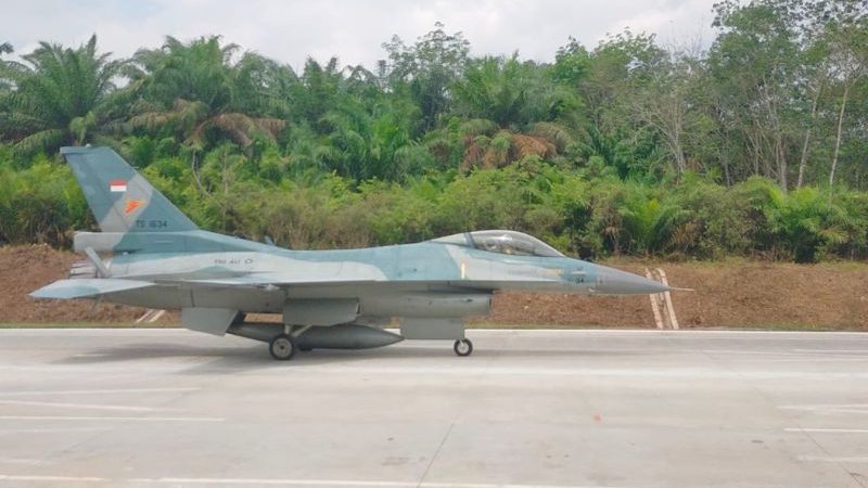 Sejarah Baru, TNI AU Sukses Uji Coba Pendaratan Pesawat Tempur di Jalan Tol Trans Sumatera