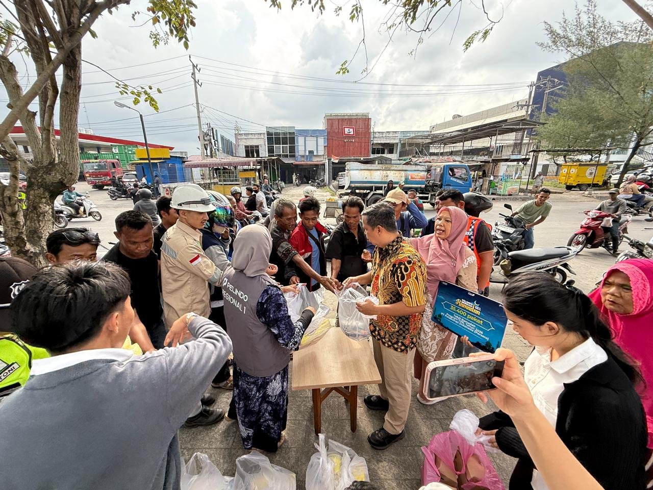 Pelindo Regional 1 Bagikan 8.500 Takjil Gratis, Perkuat Kepedulian Sosial di Ramadan 2026