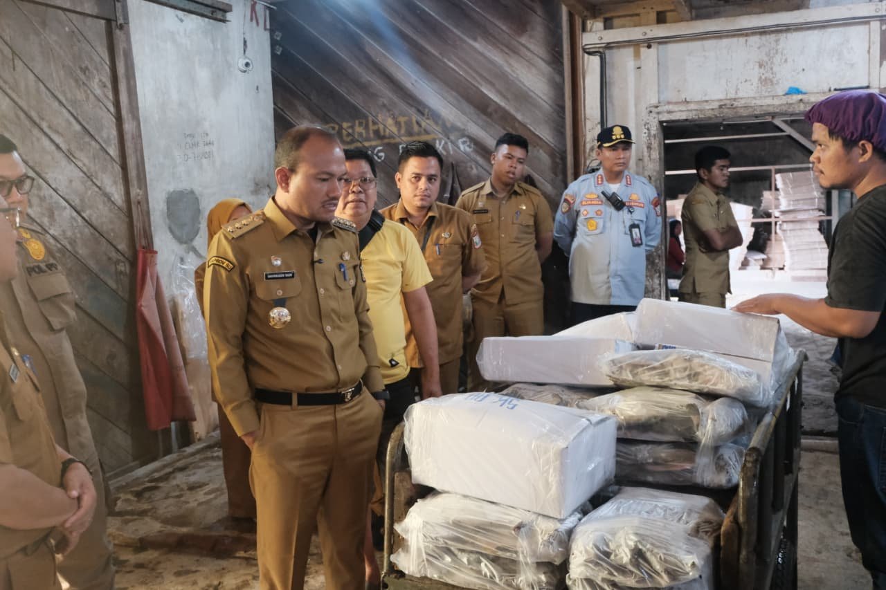 Pastikan Hak Pekerja Terpenuhi, Wali Kota Tanjungbalai Monitoring Pembayaran THR di Teluk Nibung