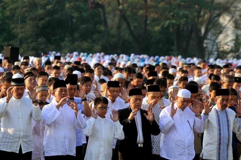 Rincian Jumlah Rekaat, Tata Cara, dan Bacaan Sholat Idul Fitri