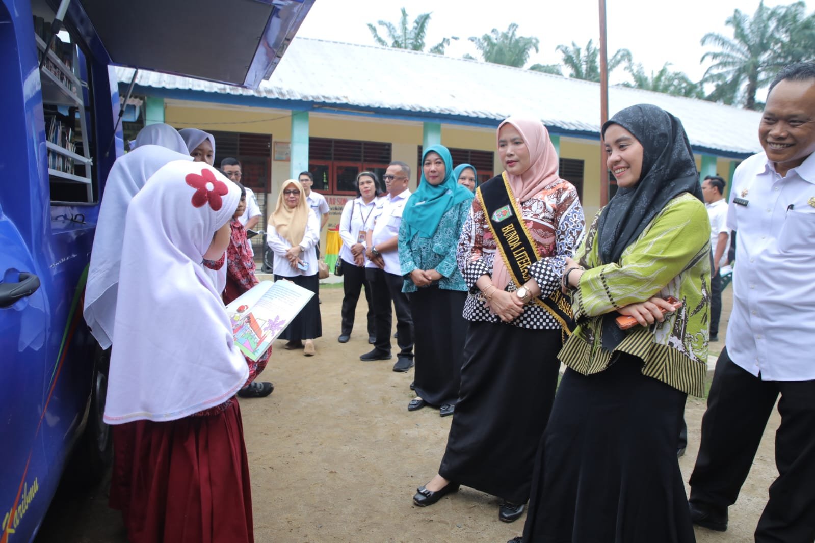 Layanan Perpustakaan Keliling untuk Pelajar Ditinjau Bunda Literasi Kabupaten Asahan