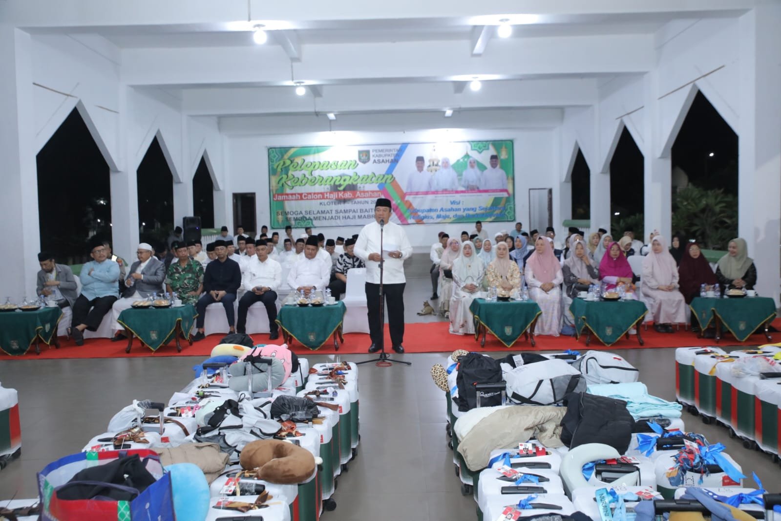 Suasana Haru, Bupati Asahan Lepas 241 Jamaah Haji Kloter 7 Menuju Tanah Suci