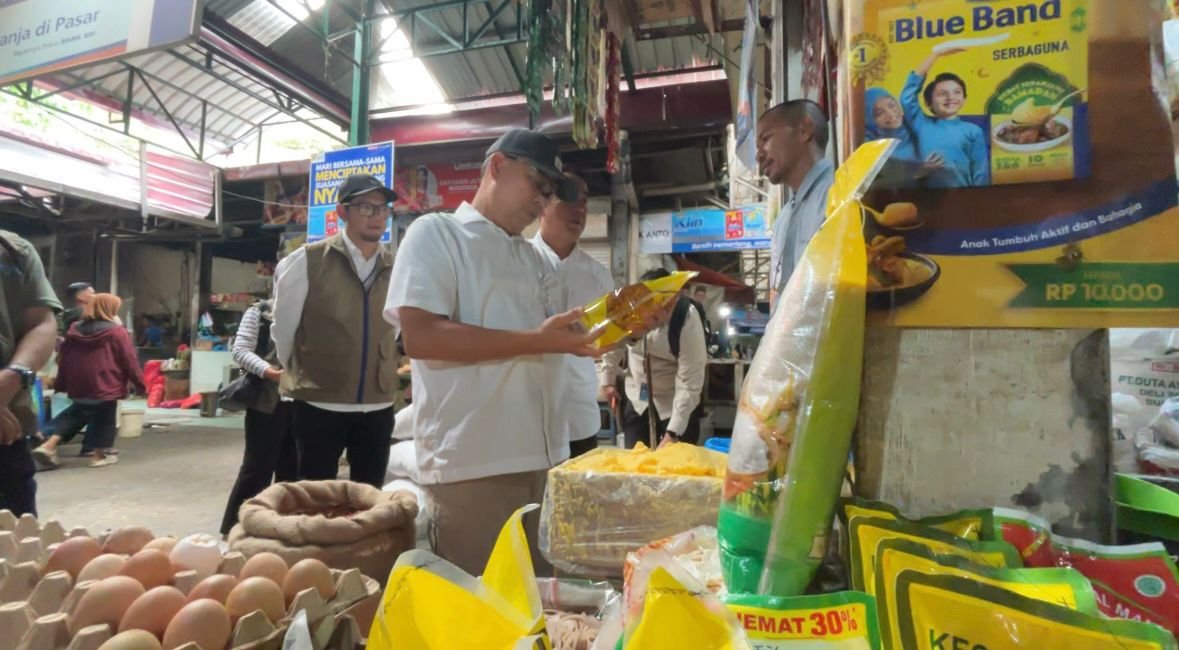 Wadirut Bulog Tinjau Penyaluran Bantuan Pangan dan Ketersediaan Pasokan di Medan