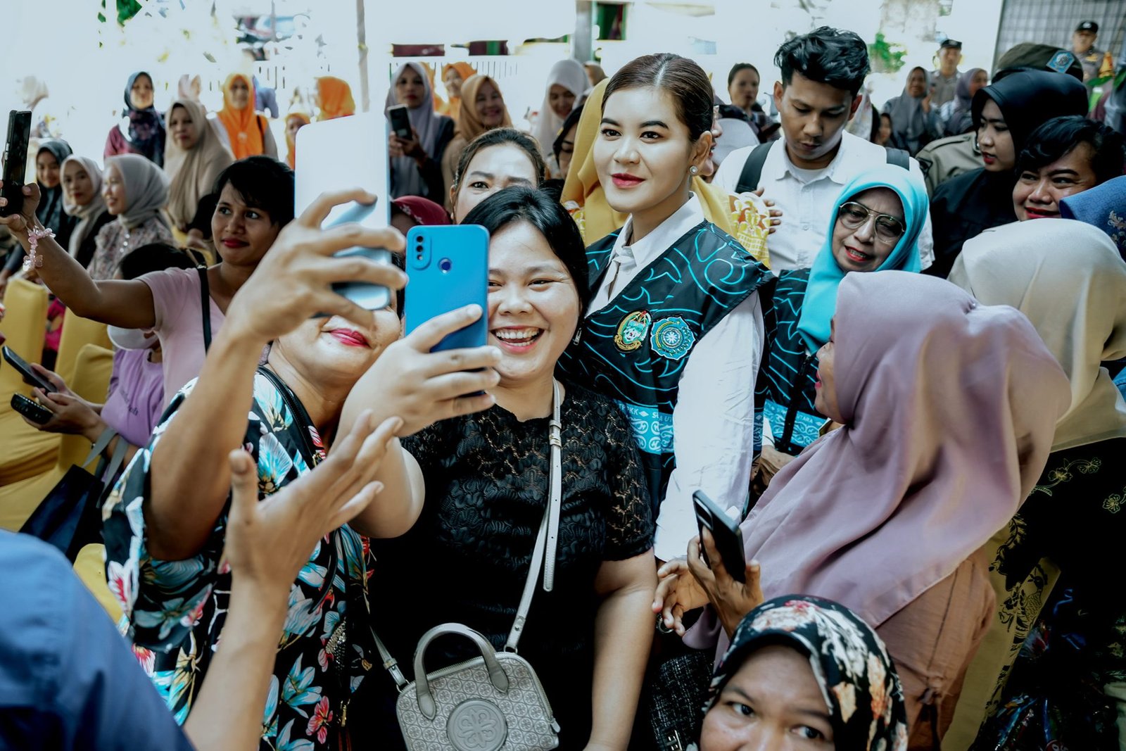 Kahiyang Ayu Ajak Masyarakat Lebih Peduli Kesehatan