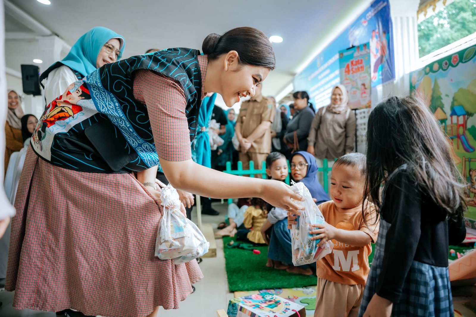 Kahiyang Ayu Bersama TP PKK Sumut Beri Layanan Kesehatan Gratis