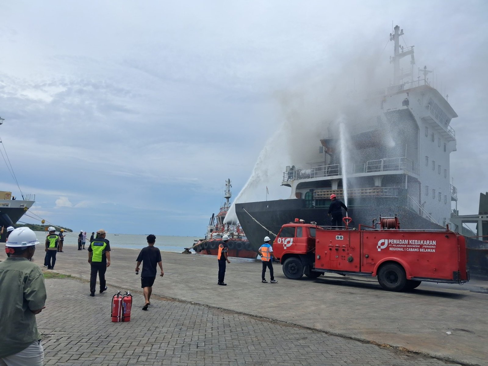 Asap Muncul di Kapal KM Bintang Mas HSB 7, Pelindo Pastikan Operasional Pelabuhan Belawan Tetap Normal