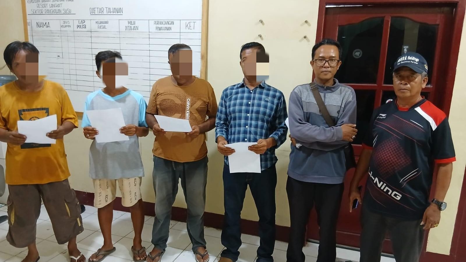 4 Pelaku Pemalakan Sopir Truk di Langkat Ditangkap, Minta Maaf di Kantor Polisi