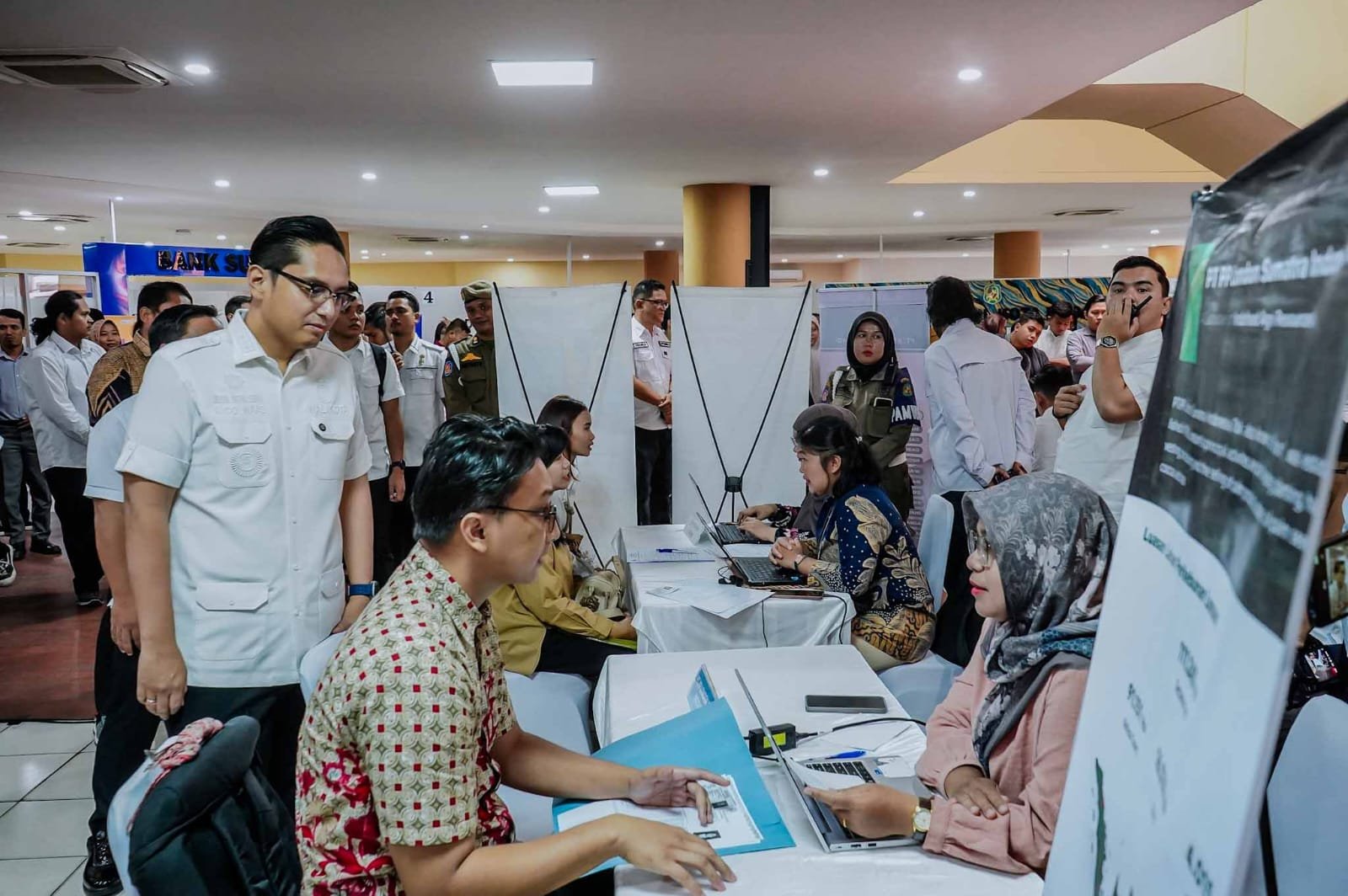 Pencari Kerja Fresh Graduate di Medan Rasakan Manfaat Program Rabu Walk In Interview