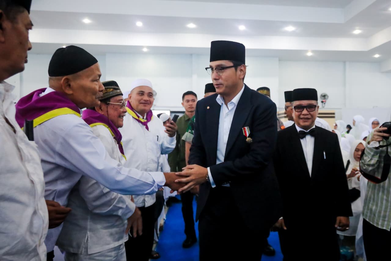 Tepung Tawar Warnai Pelepasan 1.883 Calon Jemaah Haji Medan