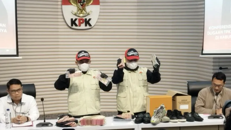 KPK Tahan Bupati Tulungagung Gatut Sunu Wibowo Usai OTT, Diduga Peras Pejabat hingga Rp 2,7 Miliar