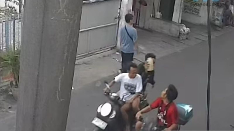 Lagi, Kasus Penyiraman Diduga Air Keras Kembali Terjadi, Pelaku Terekam CCTV