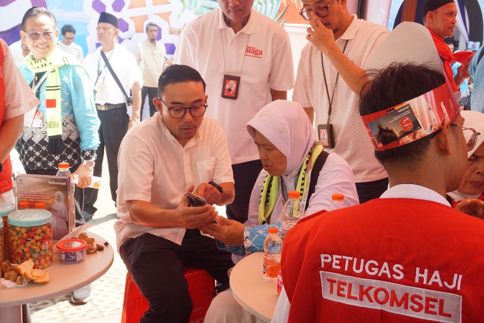 Temani Perjalanan Ibadah, Posko Siaga Haji Telkomsel Hadir di Medan dan Aceh