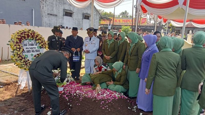 Jenazah Kopda Anumerta Farizal Dimakamkan di TMP Giripeni, Gugur dalam Misi Perdamaian di Lebanon
