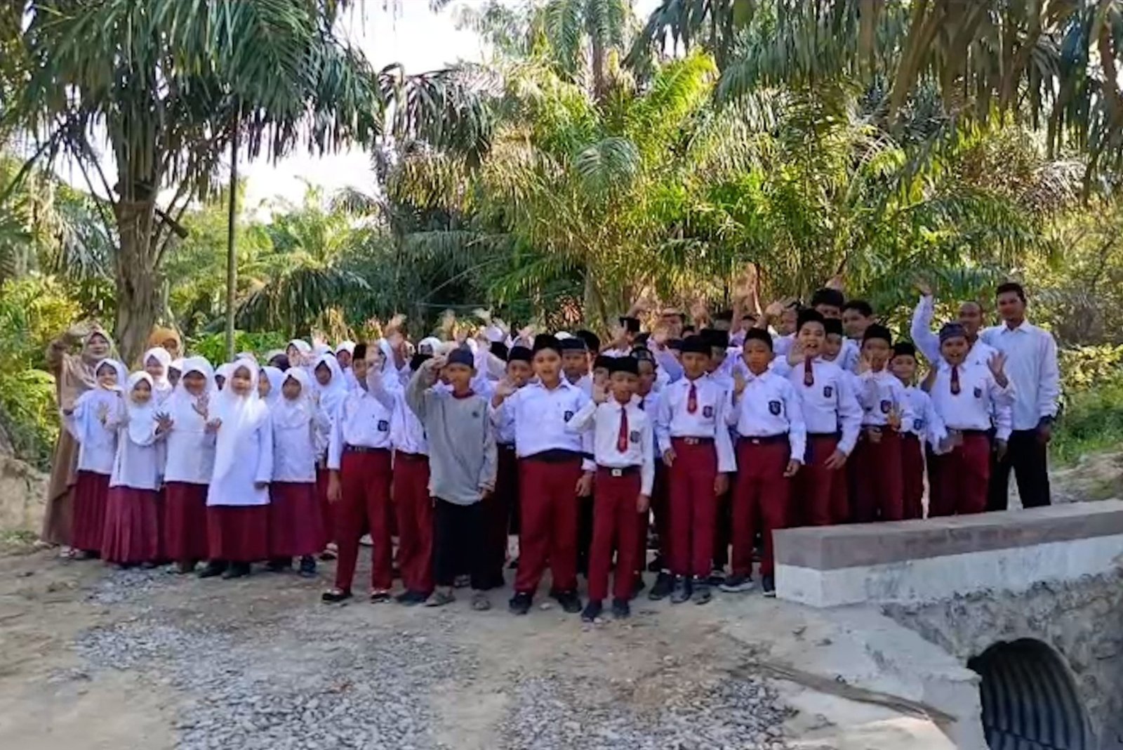 Sinergi TNI dan Warga, Jembatan Aramco Tanah Terban Rampung Hubungkan Dua Desa di Aceh Tamiang