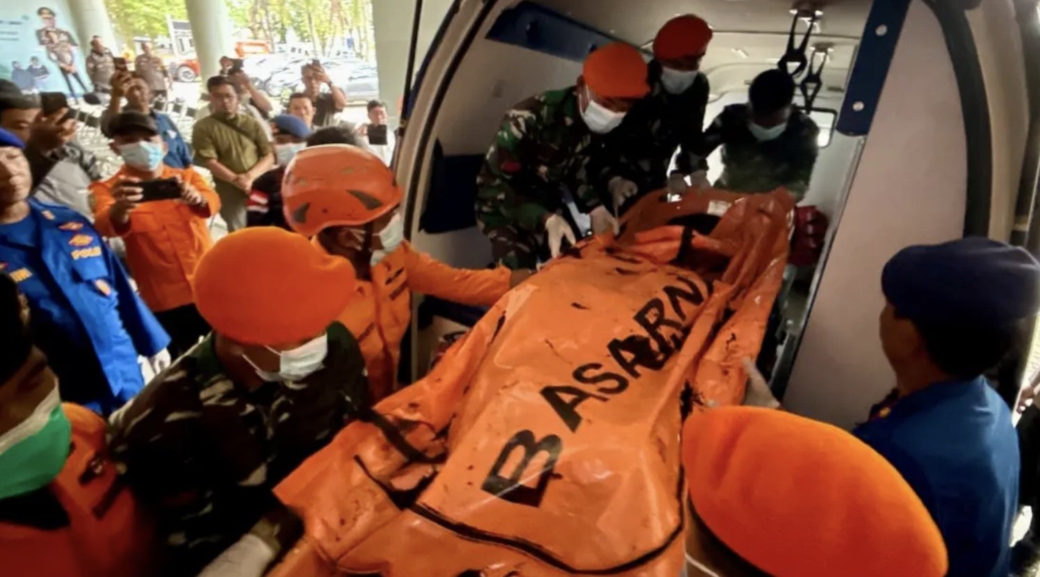 Tiba di RS Bhayangkara Kalbar, 8 Jenazah Korban Helikopter PT Matthew Air Langsung Diidentifikasi