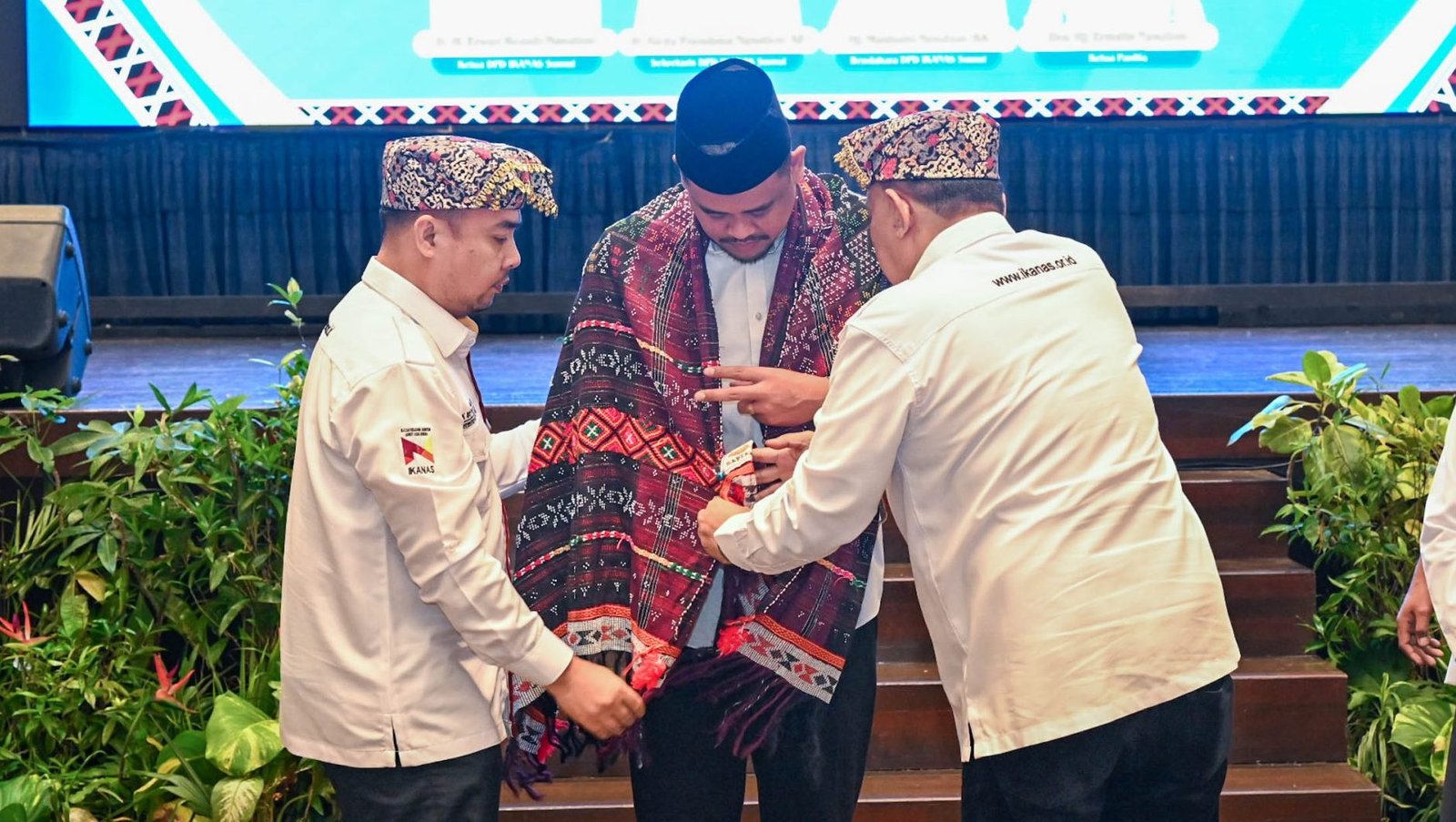 Gubernur Sumut Berpesan agar Organisasi Ikatan Keluarga Nasution Dohot Anak Boruna Mampu Membaca Potensi dan Peluang
