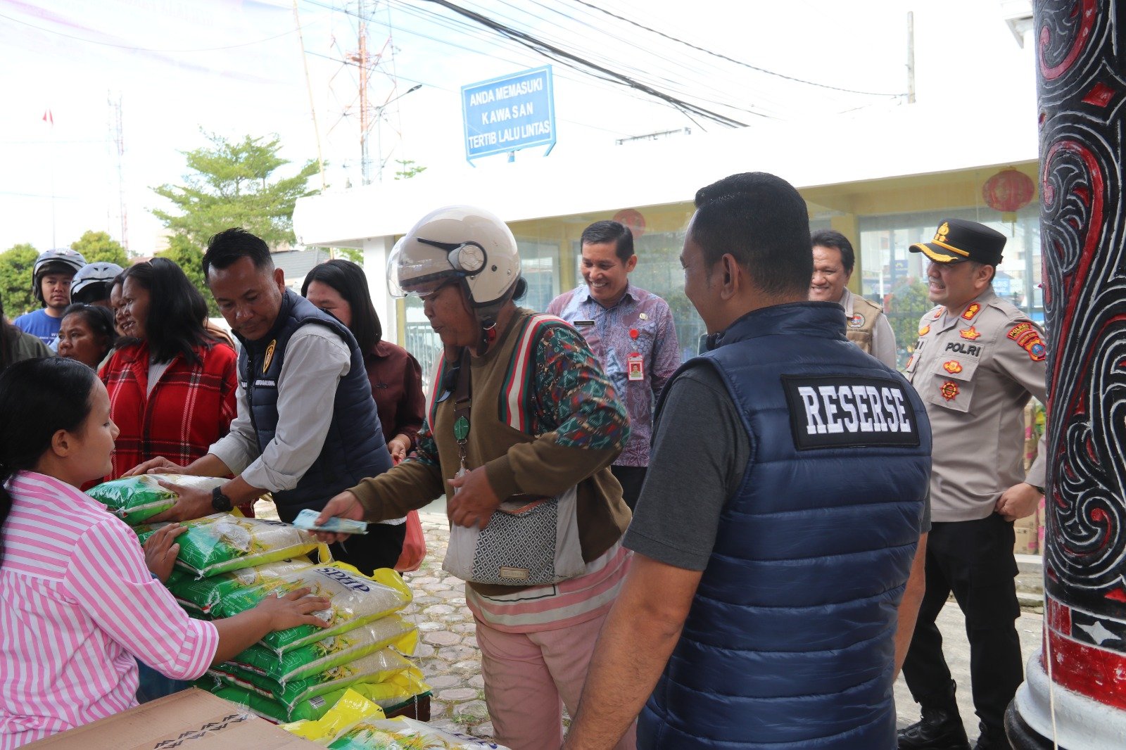 Jaga Stabilitas Harga, Polres Humbahas Gelar Pangan Murah di Doloksanggul