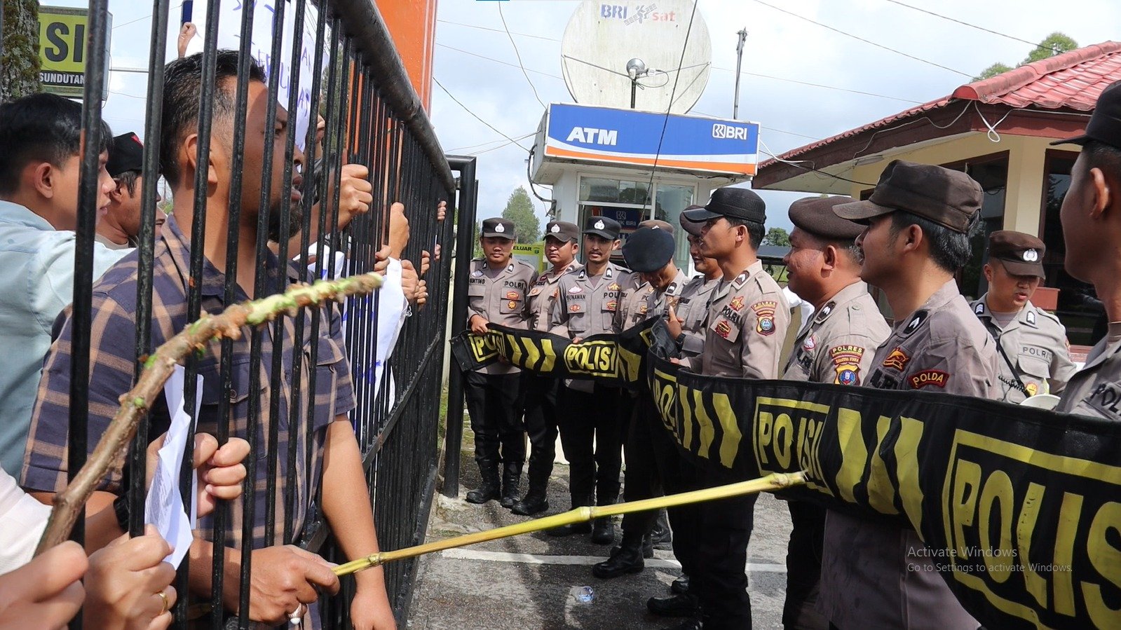 Polres Humbahas Uji Kesiapan Personel Melalui Simulasi Sistem Pengamanan Mako