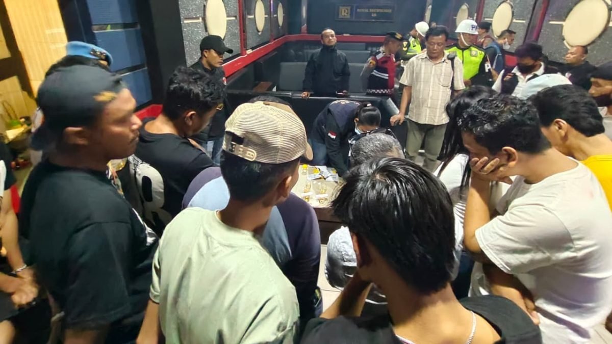Polisi Gerebek Karaoke Valentine Deli Serdang, 4 Pengunjung Diamankan