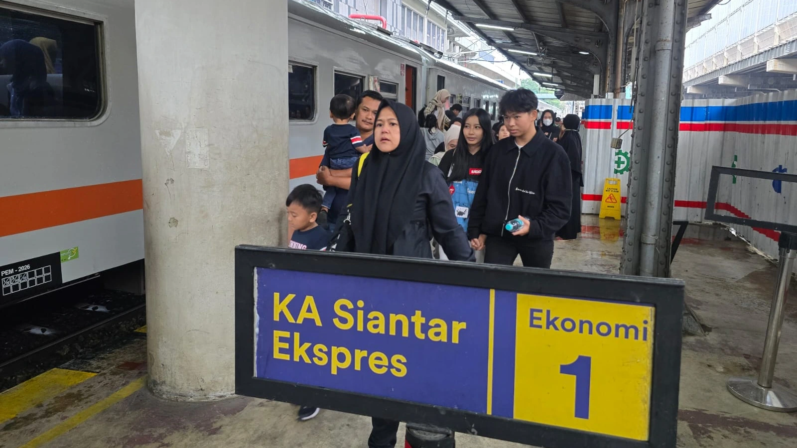 Penumpang KA Siantar Ekspres Membludak Saat Libur Panjang, Okupansi 127 Persen