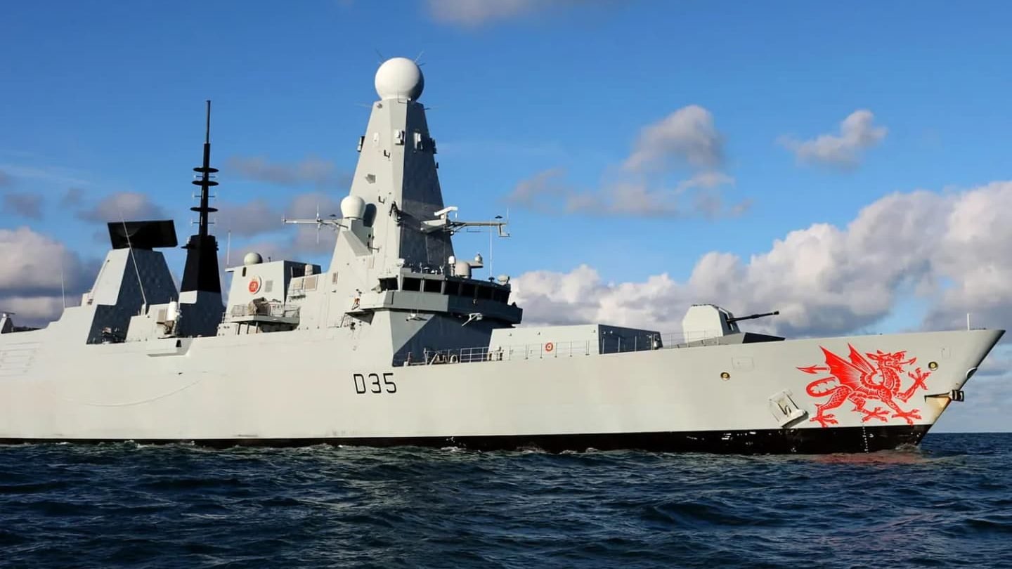 Situasi Memanas, Kapal Perang Inggris HMS Dragon Siaga di Selat Hormuz