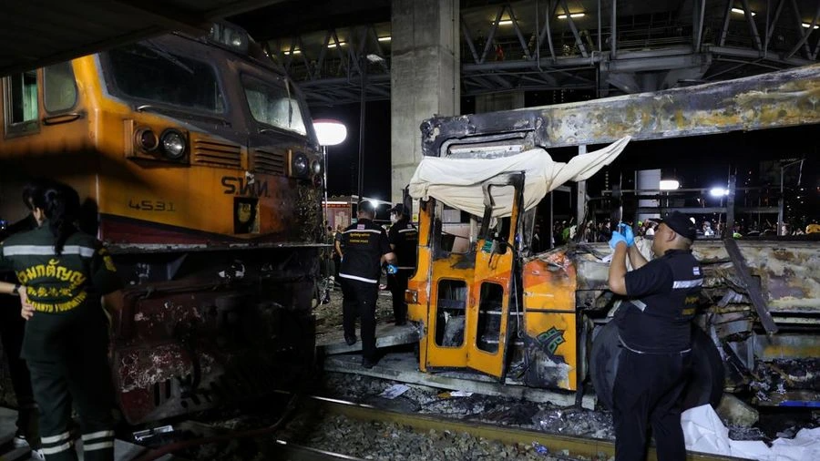 Tabrakan Kereta dan Bus di Bangkok Tewaskan 8 Orang, Bus Sempat Terbakar