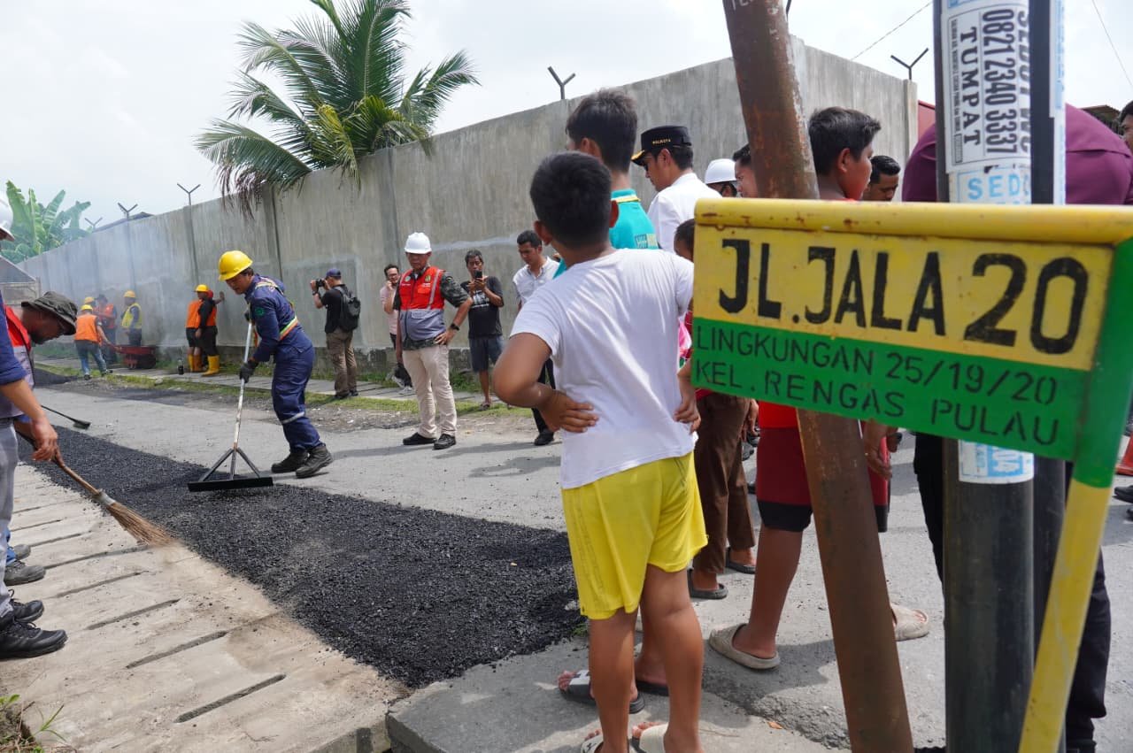 Pemko Medan Tambal Satu Kilometer Jalan Jala 20 Rengas Pulau