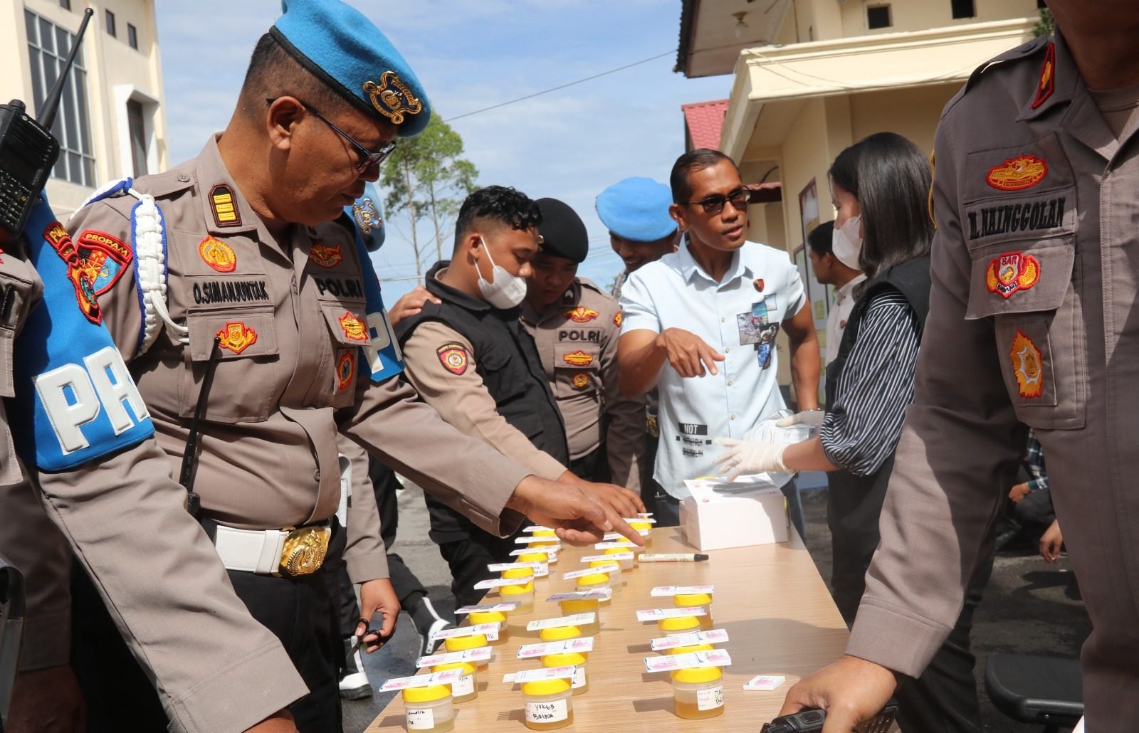 Propam Poldasu Periksa Sikap Tampang dan Tes Urine Personel Polres Humbahas