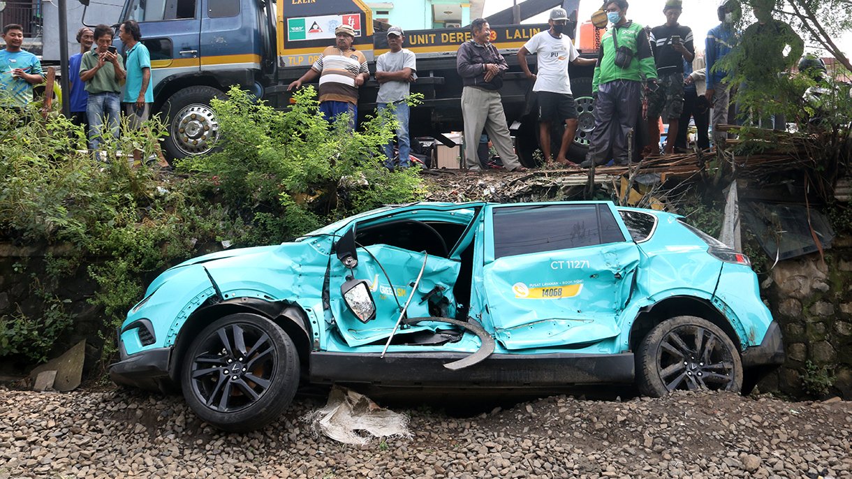 Mobil Listrik Bisa Mati Mendadak di Rel Kereta? Ini Penjelasan Pakar