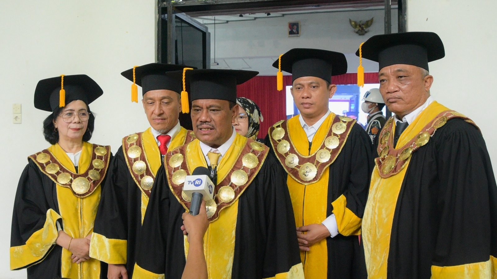 Unimed Lepas 899 Wisudawan, Rektor Tekankan Integritas dan Kepemimpinan Generasi Muda
