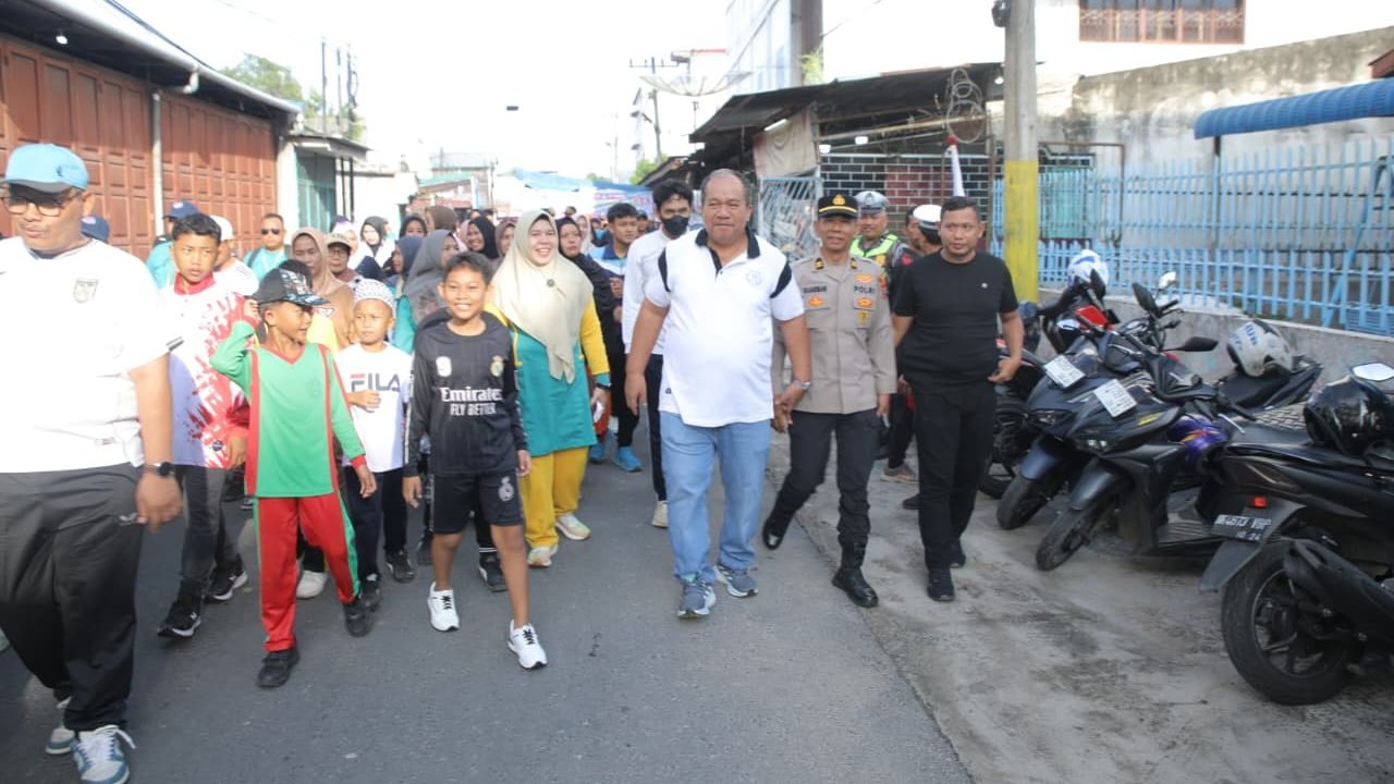 Bupati Asahan Lepas Ribuan Peserta Gerak Jalan Santai di Kisaran