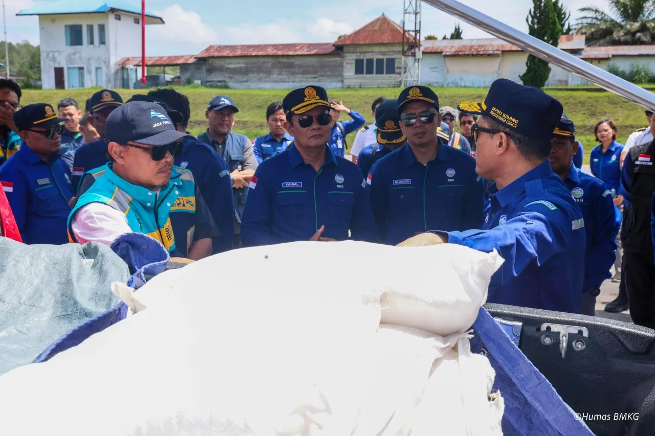 Kemarau, BMKG Buat 'Hujan Buatan' 25 Hari di Kawasan Danau Toba  