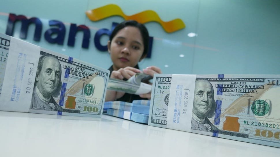 Dolar AS Bertahan di Dekat Level Tertinggi dalam Enam Pekan