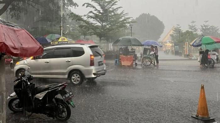 Kenapa Ya Bulan Ini Pagi Panas, Sore Hujan? Ini Kata BMKG