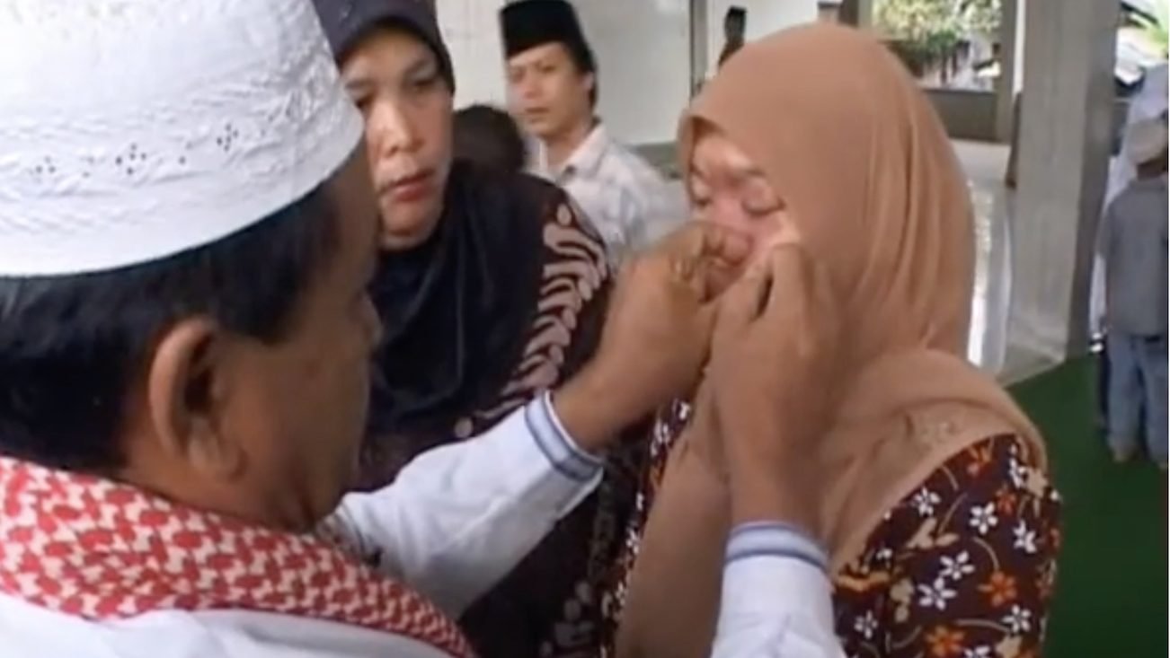 Sodet Toh Tradisi Iduladha Pengobatan Alternatif Penyakit Tompel atau Toh, Sodet dengan Jarum Emas