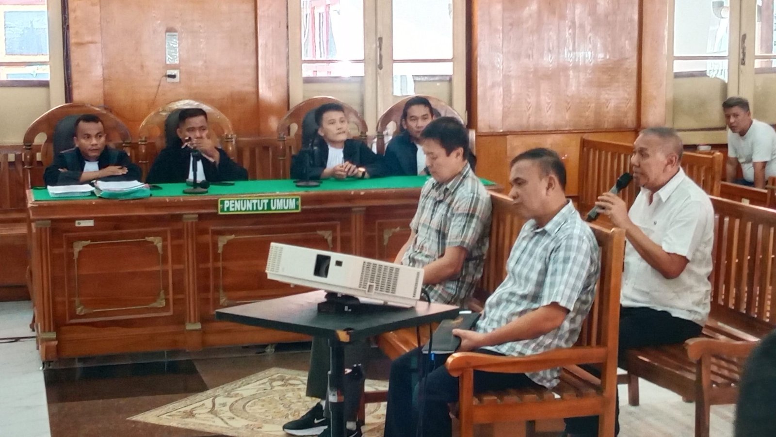 Hakim Minta Jaksa Hadirkan Eks Pj Wali Kota Tebing Tinggi di Sidang Korupsi Smartboard