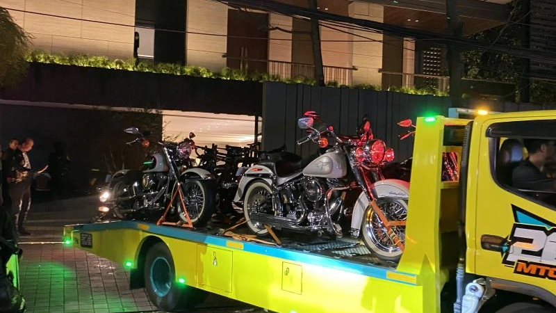 KPK Sita Harley Davidson, Ducati dan Porsche dari Rumah Silmy Karim dalam Kasus Pemerasan Imigrasi