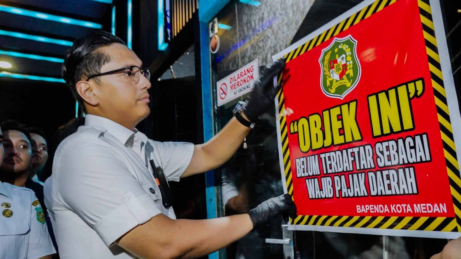 Tak Punya Izin, Phantom KTV Disegel Pemko Medan