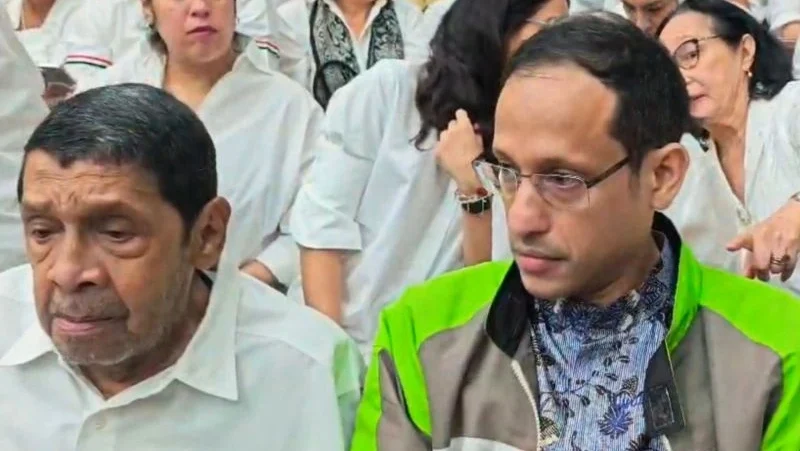 Nadiem Makarim Kenakan Jaket Ojol Saat Sidang Pleidoi Kasus Chromebook, Sebut Semua Unsur Dakwaan Tak Terbukti