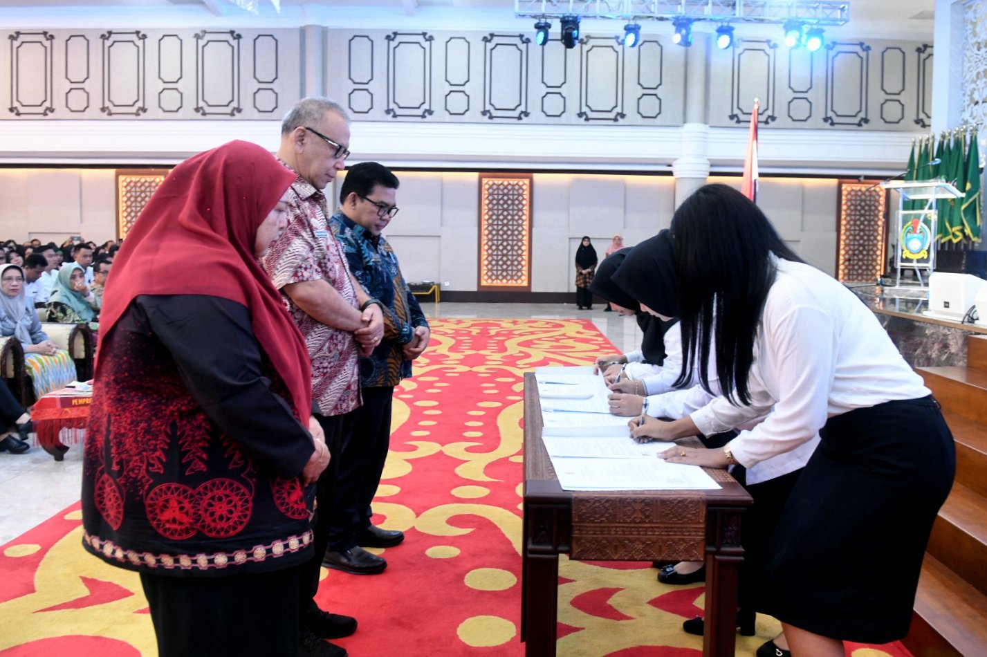 Mendagri Minta Semua Pemda Setop Rekrut Pegawai Honorer