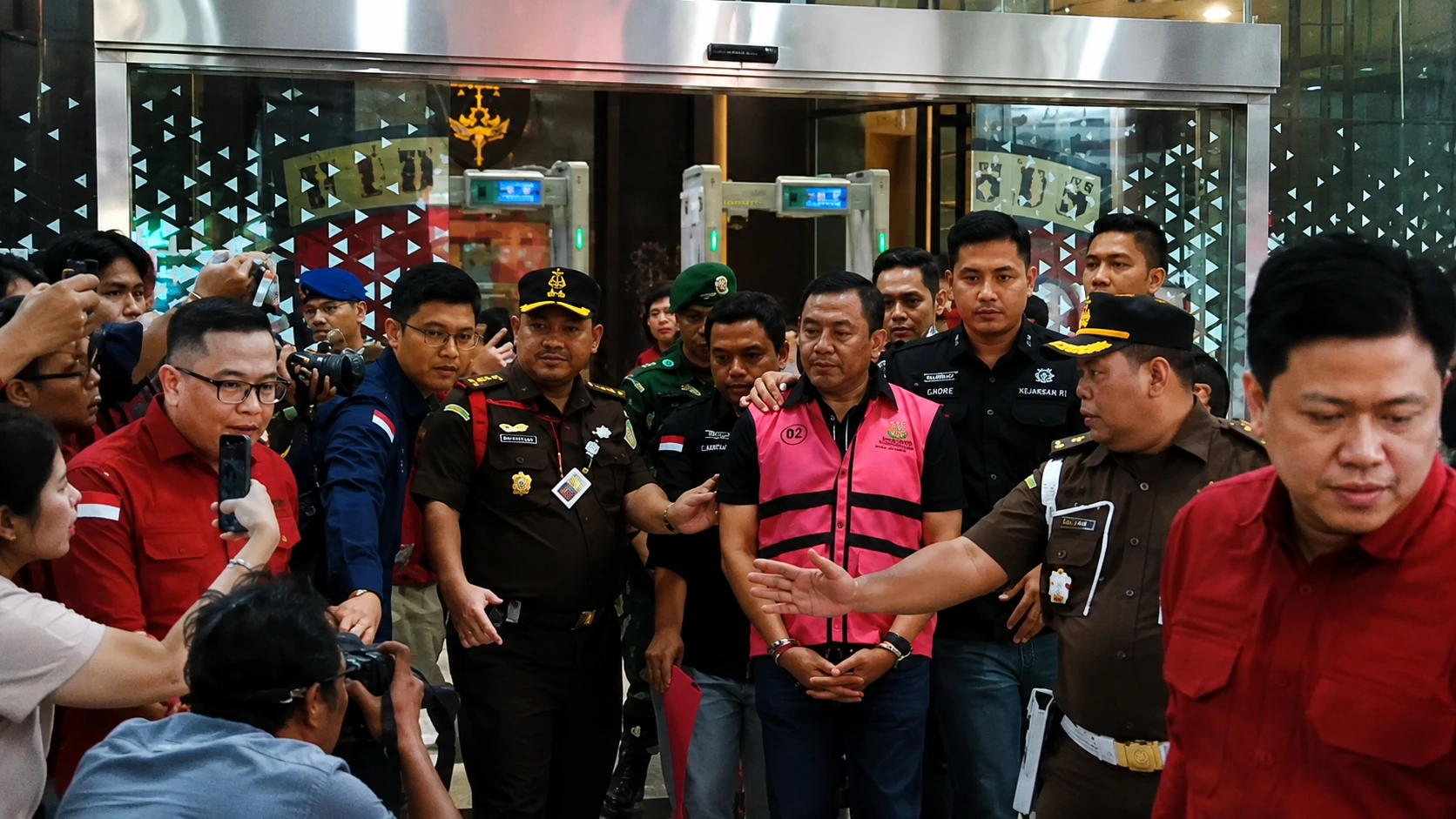 Selain Dadan Hindayana, Kejagung Juga Tahan Dua Mantan Wakil Kepala BGN