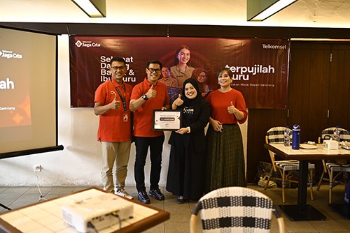 Dari Papan Tulis ke Konten Kreatif dan Pakai AI di Kelas, Terpujilah GURU Telkomsel Naikkan Level 1.000 Tenaga Pendidik di Indonesia