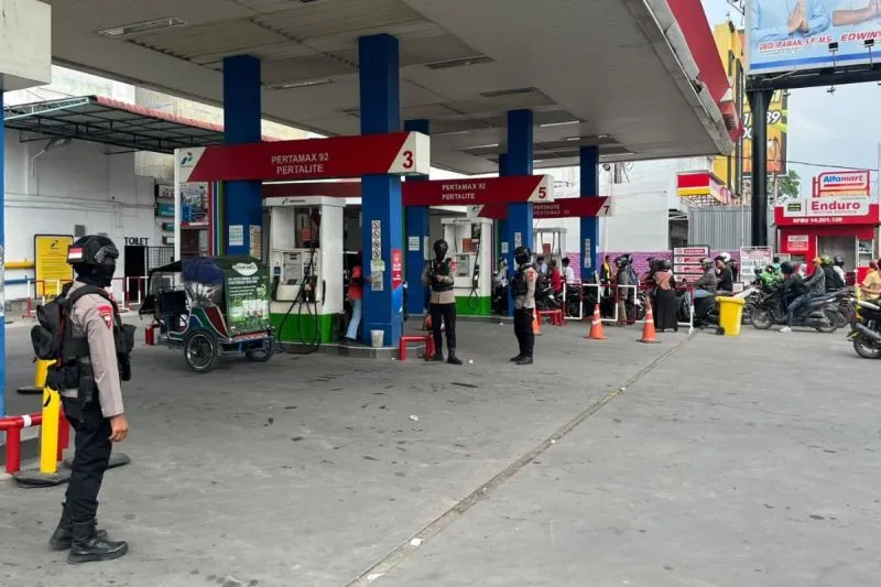 Brimob Polda Sumut Perketat Pengamanan SPBU, Kawal Distribusi BBM di Medan hingga Tapanuli Selatan