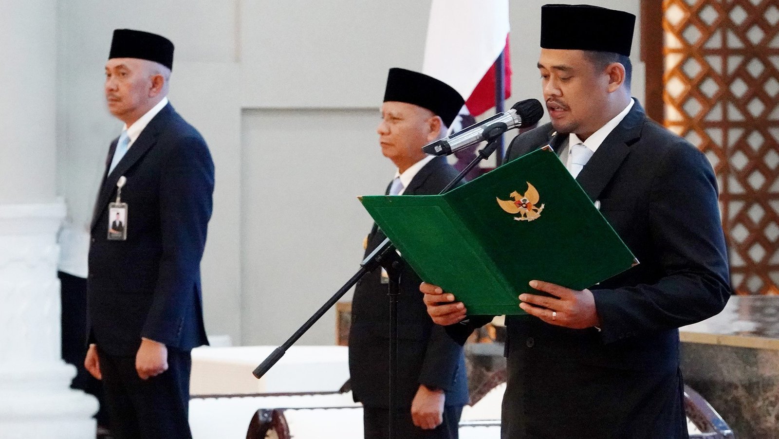 Lantik 8 Pejabat Eselon II, Gubsu Minta Ciptakan Program yang Dorong Pertumbuhan Ekonomi